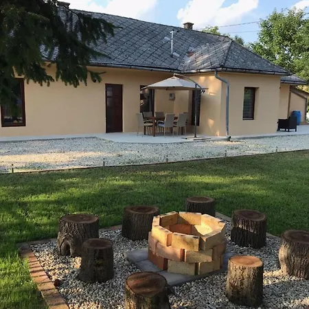 Holiday home Visszavar-lak *