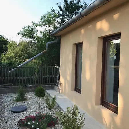 Visszavar-lak Holiday home